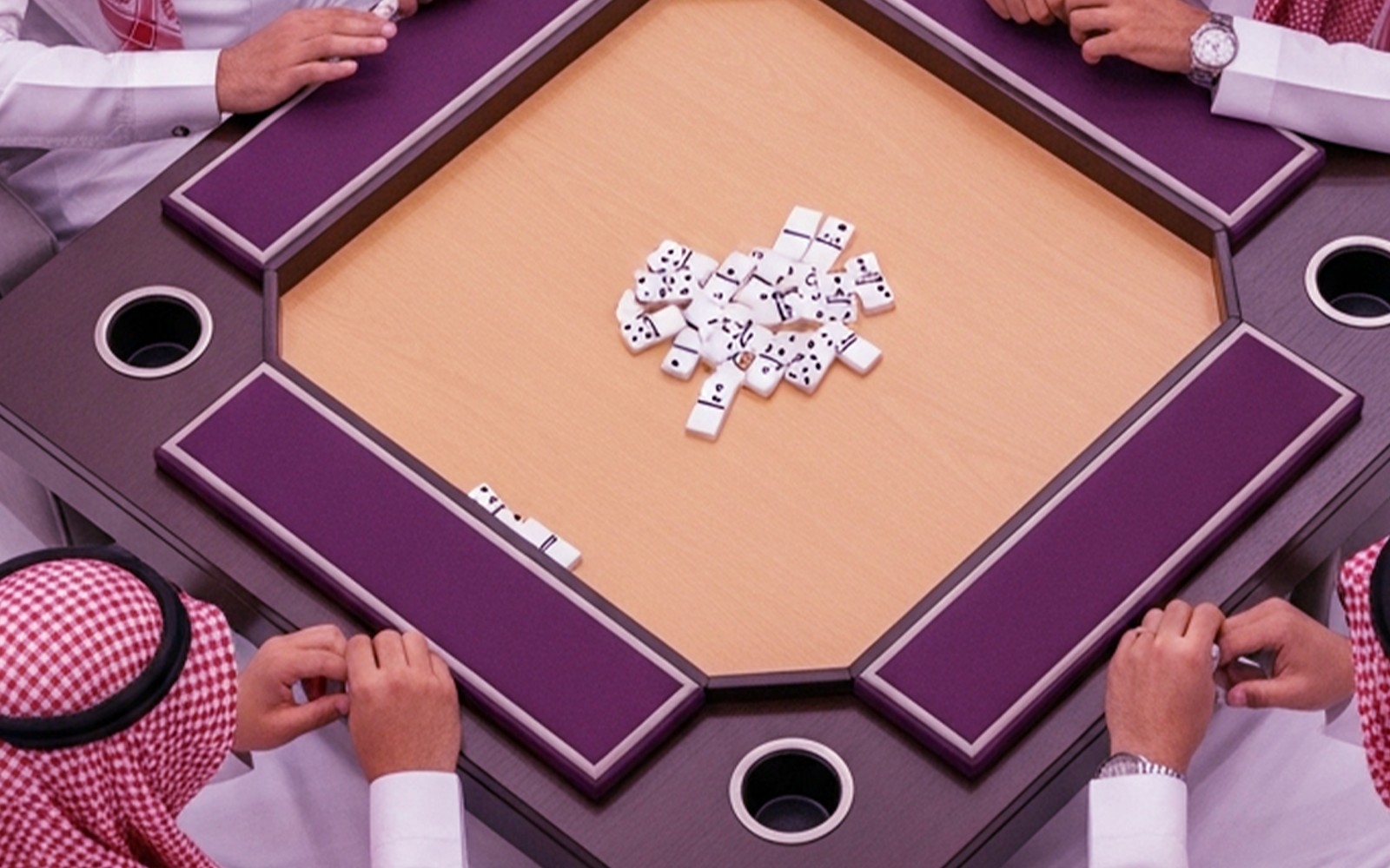 الدومينو… لعبة القطع الثقيلة