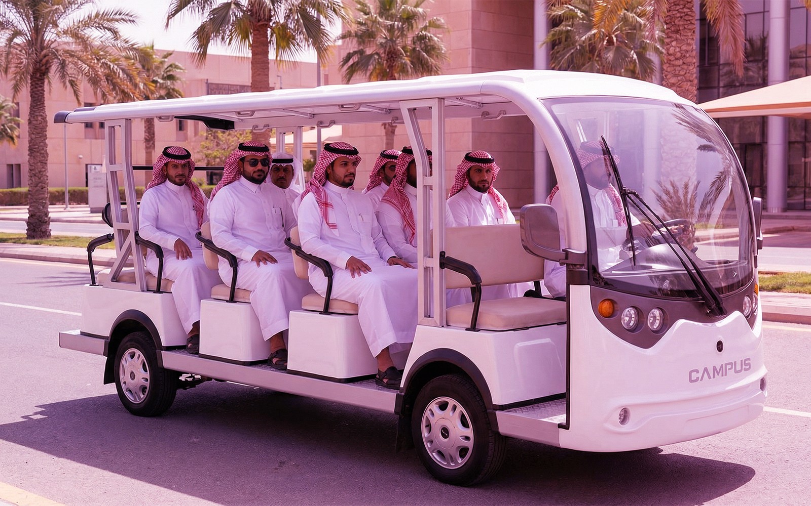 سيارة تخدّم أربعة عشر… وتخدم تنظيمك