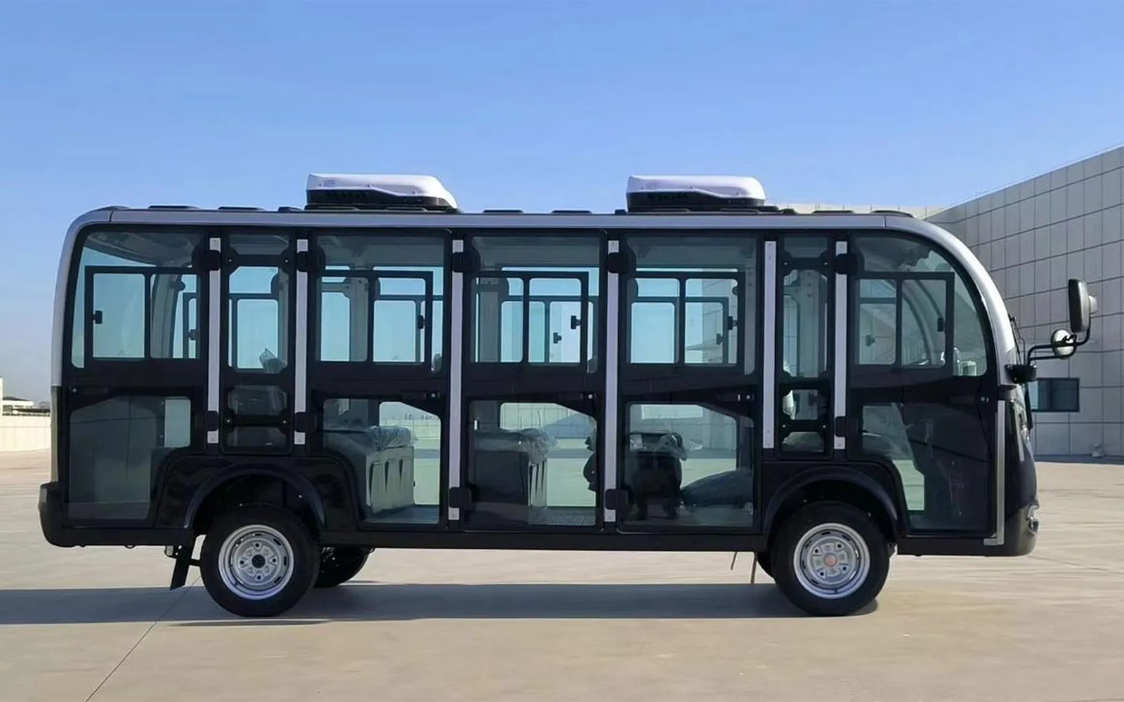 سيارة مكيفة تخدّم سبعة عشر… وتخدم تنظيمك